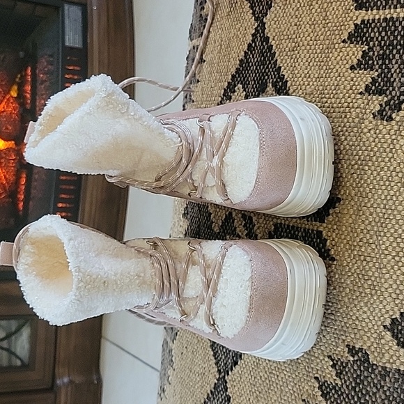 Never used,only to try on,very comfortable - Picture 1 of 9